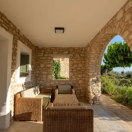 Kriolithos Parikia (Paros)